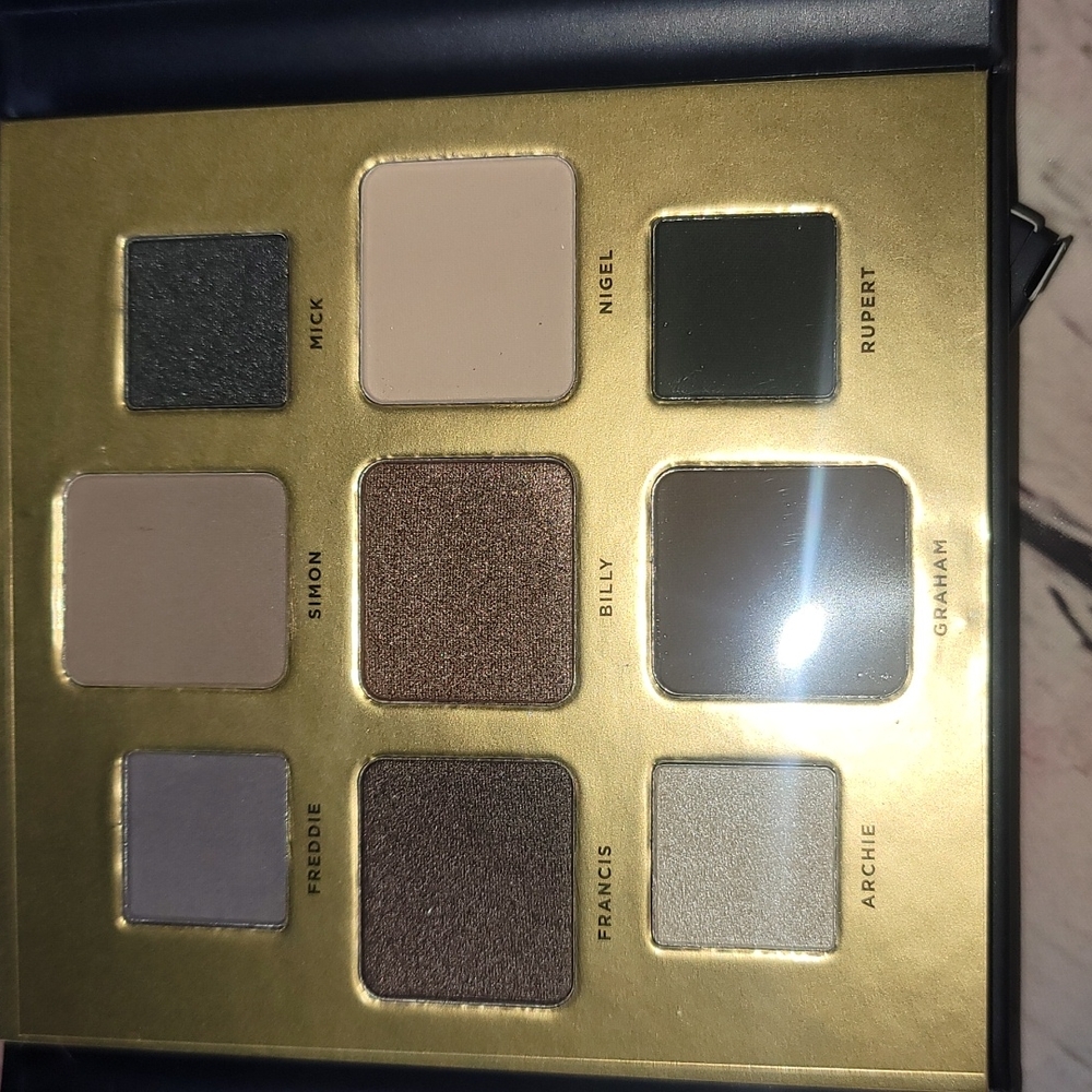 đź’“đź’“HOST PICKđź’“đź’“Teddy boy eyeshadow pallet
